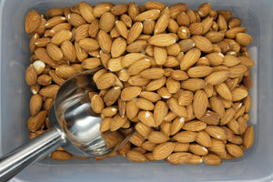 Almonds Whole per 100g BBE:Nov 25