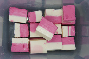 Strawberry & Cream Vegan Fudge per 100g BBE: OCT 24