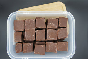 Vegan Chocolate Fudge per 100g BBE: Nov24