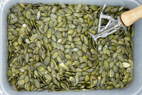 Organic Pumpkin seeds per 100g BBE Jan26